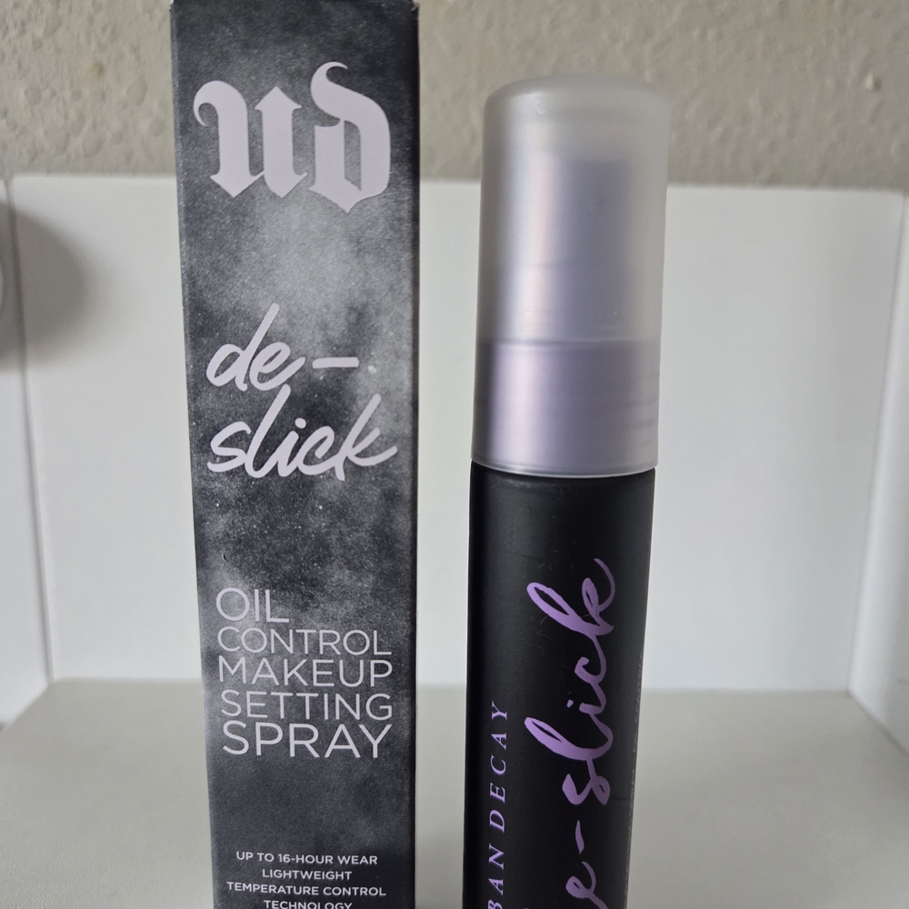 Urban Decay De-Slick Oil Control Makeup Setting Spray — Black & Purple 30 ml